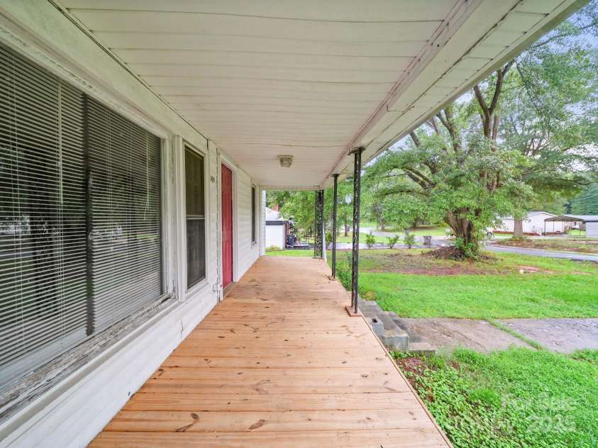 509 Holly Street, Dallas, NC 28034.  MLS# CAR4286146, YatesRealty ID 28655. 