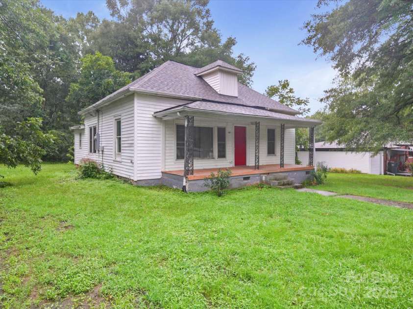 509 Holly Street, Dallas, NC 28034.  MLS# CAR4286146, YatesRealty ID 28655. 