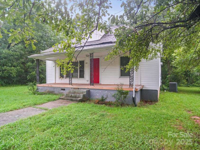 509 Holly Street, Dallas, NC 28034.  MLS# CAR4286146, YatesRealty ID 28655. 