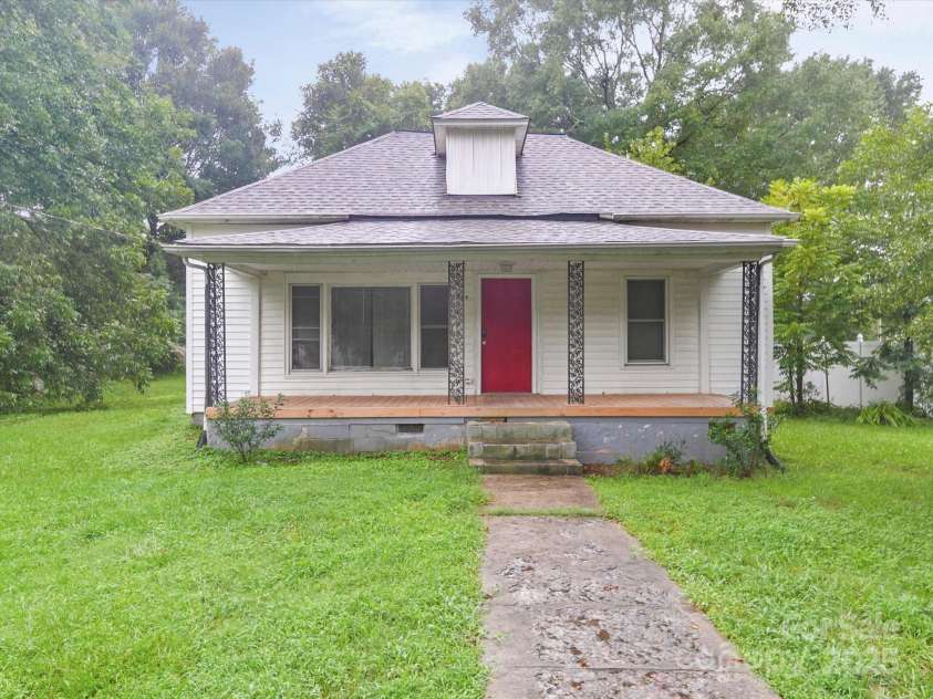 509 Holly Street, Dallas, NC 28034.  MLS# CAR4286146, YatesRealty ID 28655. 