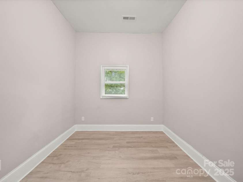 509 Holly Street, Dallas, NC 28034.  MLS# CAR4286146, YatesRealty ID 28655. Flex space