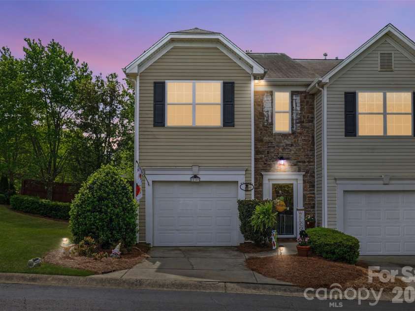 2103 Midnight Blue Lane, Fort Mill, SC 29708.  MLS# CAR4366959, YatesRealty ID 28656. 