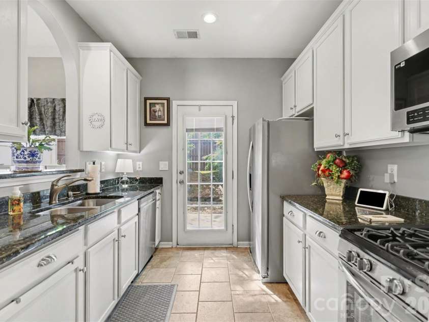 2103 Midnight Blue Lane, Fort Mill, SC 29708.  MLS# CAR4366959, YatesRealty ID 28656. 