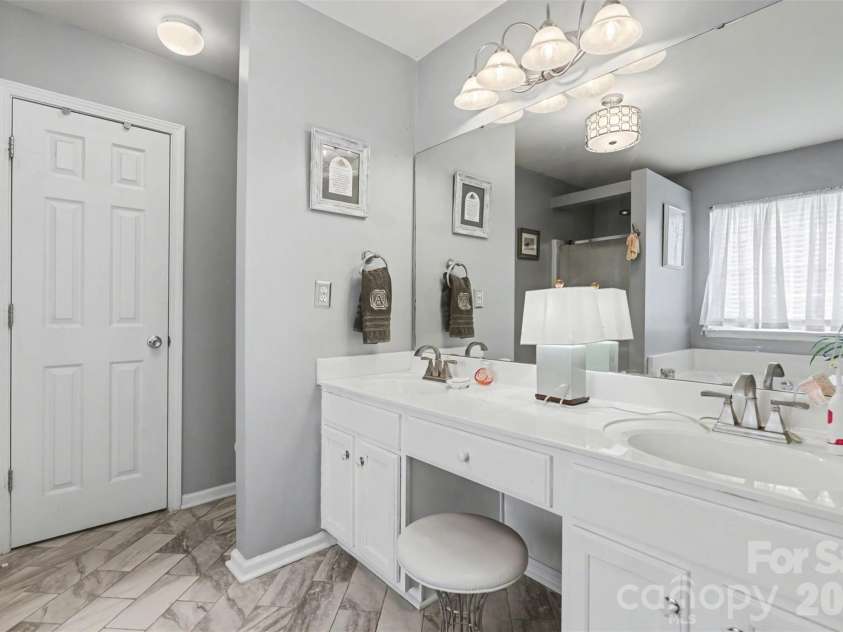 2103 Midnight Blue Lane, Fort Mill, SC 29708.  MLS# CAR4366959, YatesRealty ID 28656. 
