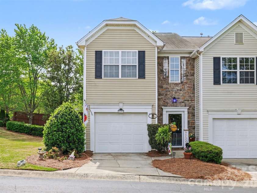 2103 Midnight Blue Lane, Fort Mill, SC 29708.  MLS# CAR4366959, YatesRealty ID 28656. 