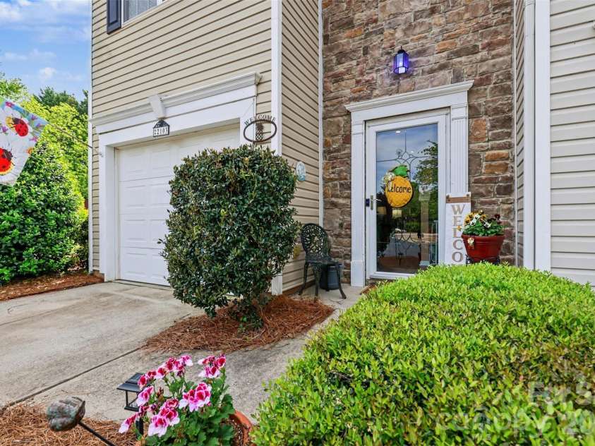 2103 Midnight Blue Lane, Fort Mill, SC 29708.  MLS# CAR4366959, YatesRealty ID 28656. 