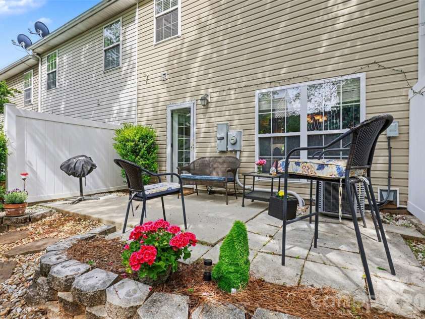 2103 Midnight Blue Lane, Fort Mill, SC 29708.  MLS# CAR4366959, YatesRealty ID 28656. 