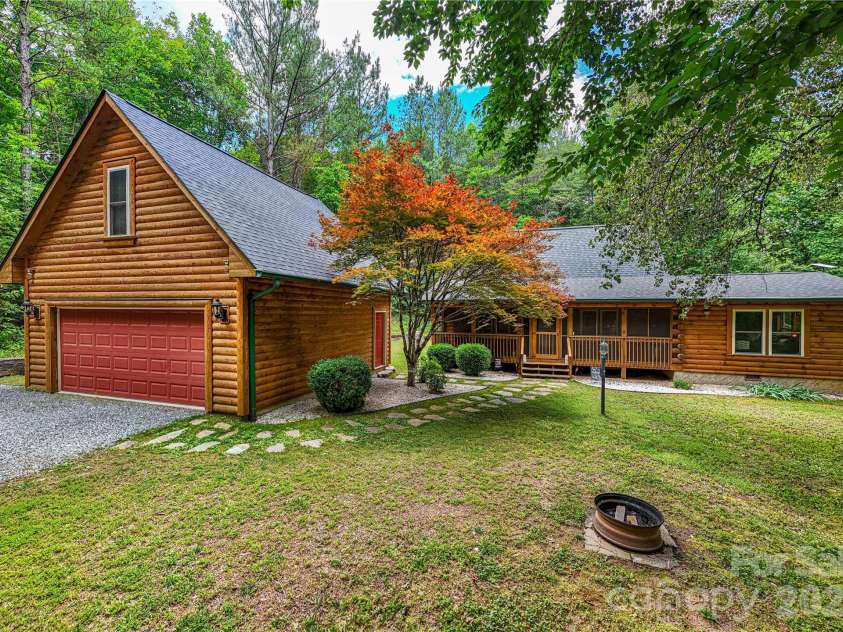 762 Willow Lakes Drive, Rutherfordton, NC 28139.  MLS# CAR4389394, YatesRealty ID 28657. Front with 2 car garage