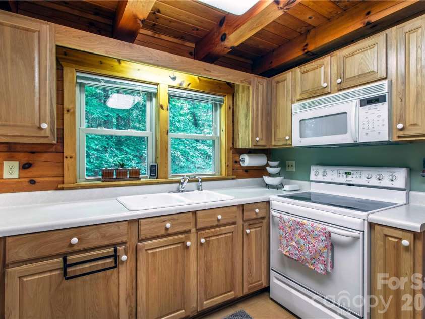 762 Willow Lakes Drive, Rutherfordton, NC 28139.  MLS# CAR4389394, YatesRealty ID 28657. Kitchen #2