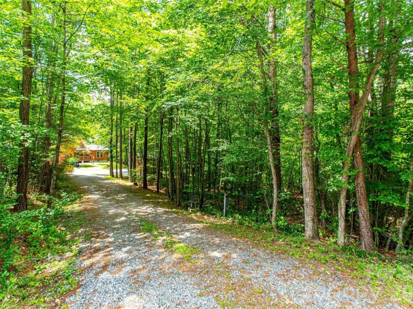 762 Willow Lakes Drive, Rutherfordton, NC 28139.  MLS# CAR4389394, YatesRealty ID 28657. Private driveway
