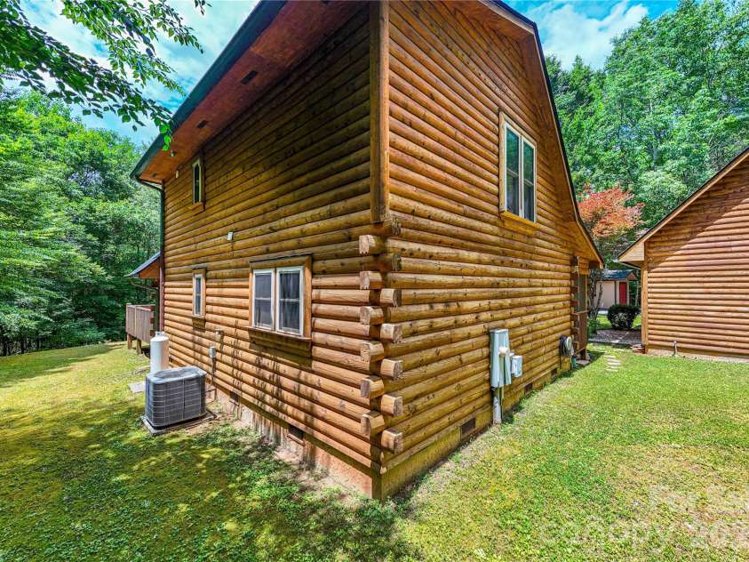 762 Willow Lakes Drive, Rutherfordton, NC 28139.  MLS# CAR4389394, YatesRealty ID 28657. Side view