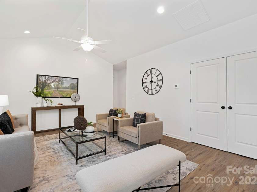 200 Horseman Drive, Gastonia, NC 28056.  MLS# CAR4285484, YatesRealty ID 28658. Representation