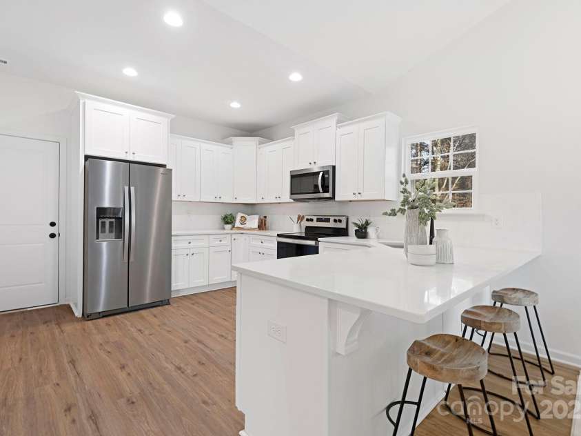 200 Horseman Drive, Gastonia, NC 28056.  MLS# CAR4285484, YatesRealty ID 28658. Representation