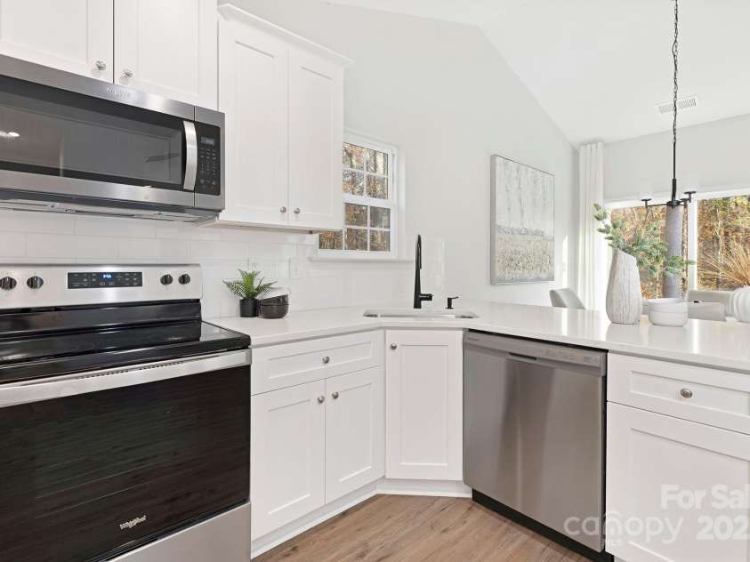 200 Horseman Drive, Gastonia, NC 28056.  MLS# CAR4285484, YatesRealty ID 28658. Representation