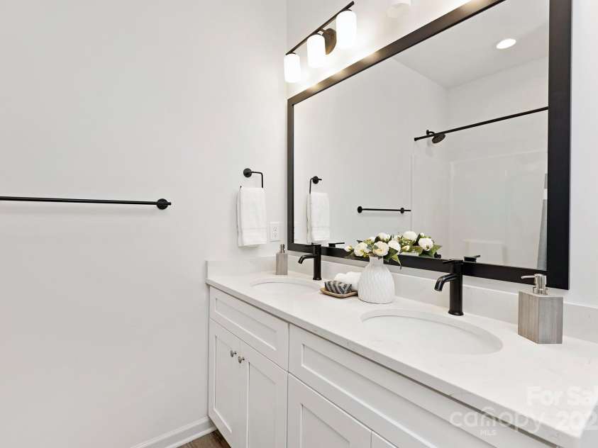 200 Horseman Drive, Gastonia, NC 28056.  MLS# CAR4285484, YatesRealty ID 28658. Representation