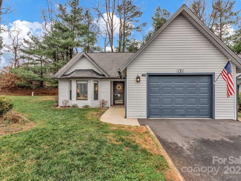 121 Cimarron Drive, Asheville, NC 28803.  MLS# CAR4323106, YatesRealty ID 2866. 121 Cimarron Dr.