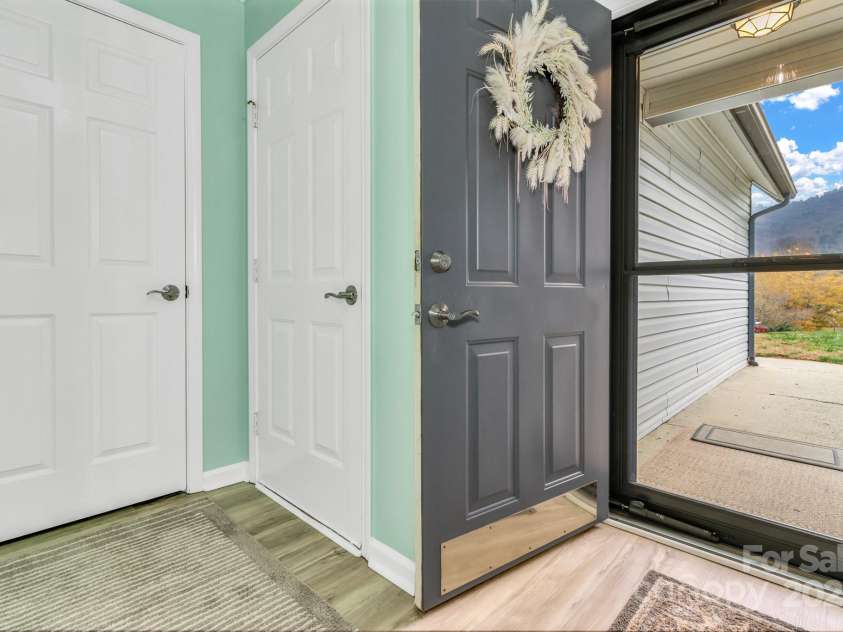 121 Cimarron Drive, Asheville, NC 28803.  MLS# CAR4323106, YatesRealty ID 2866. 