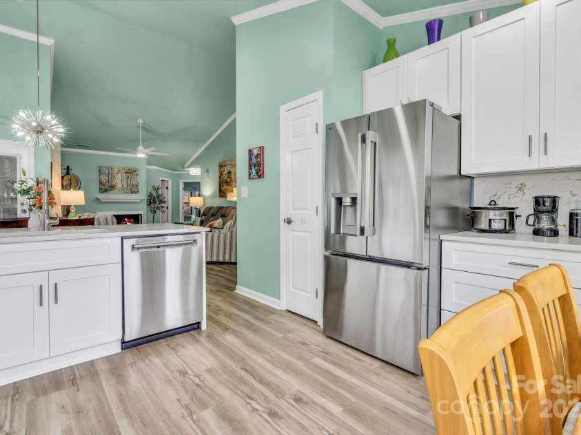 121 Cimarron Drive, Asheville, NC 28803.  MLS# CAR4323106, YatesRealty ID 2866. 