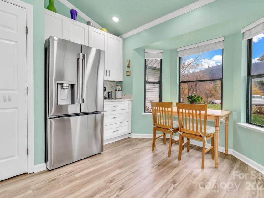 121 Cimarron Drive, Asheville, NC 28803.  MLS# CAR4323106, YatesRealty ID 2866. 