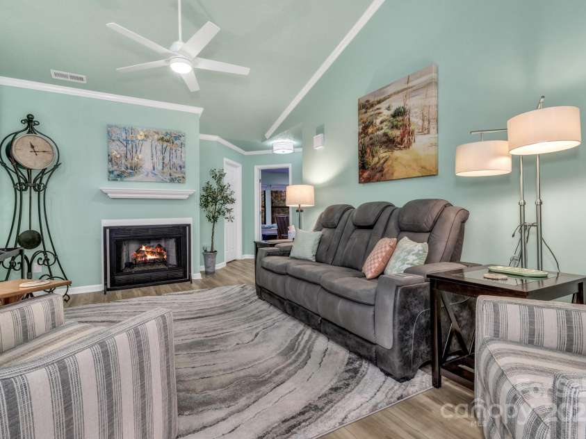 121 Cimarron Drive, Asheville, NC 28803.  MLS# CAR4323106, YatesRealty ID 2866. 