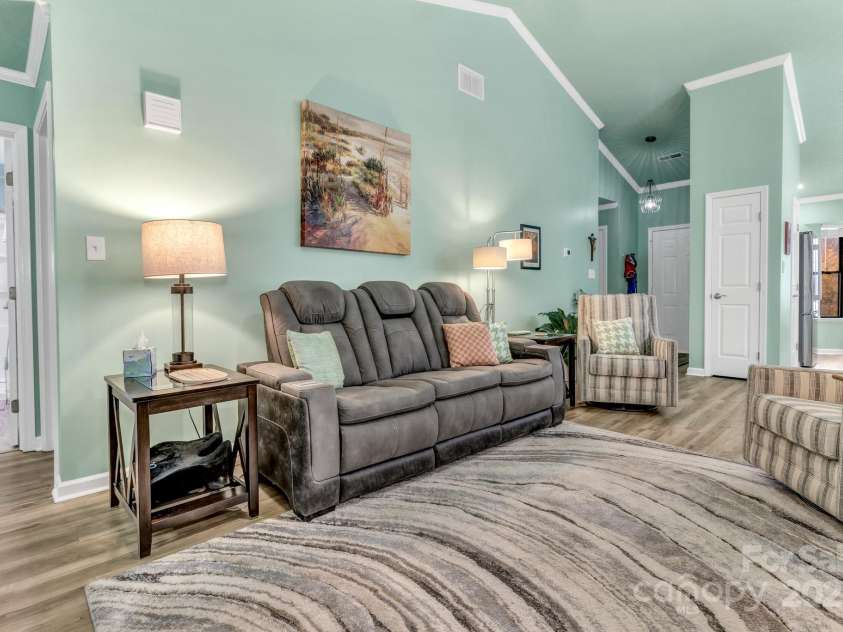121 Cimarron Drive, Asheville, NC 28803.  MLS# CAR4323106, YatesRealty ID 2866. 