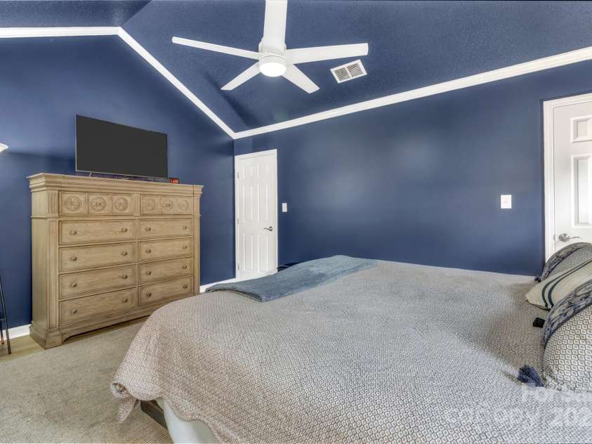 121 Cimarron Drive, Asheville, NC 28803.  MLS# CAR4323106, YatesRealty ID 2866. 