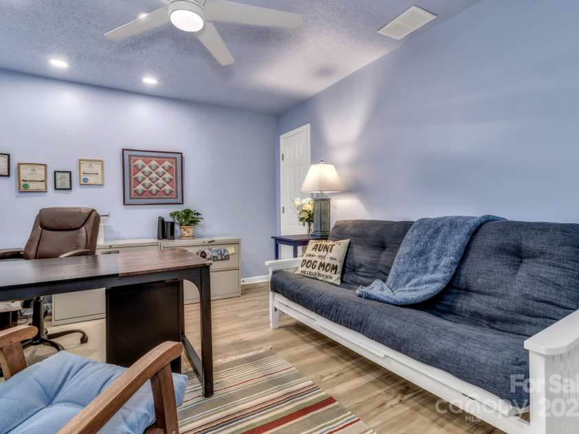 121 Cimarron Drive, Asheville, NC 28803.  MLS# CAR4323106, YatesRealty ID 2866. 