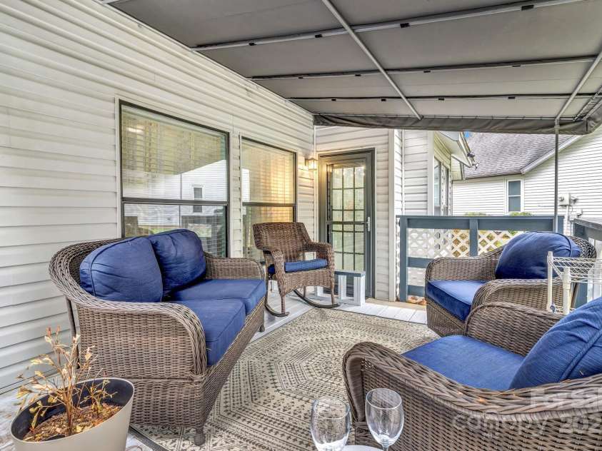 121 Cimarron Drive, Asheville, NC 28803.  MLS# CAR4323106, YatesRealty ID 2866. 