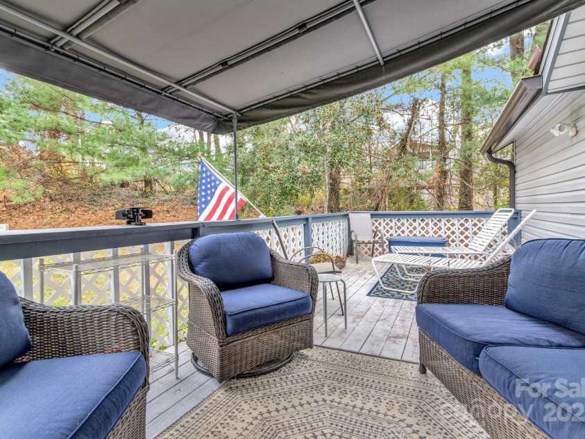 121 Cimarron Drive, Asheville, NC 28803.  MLS# CAR4323106, YatesRealty ID 2866. 