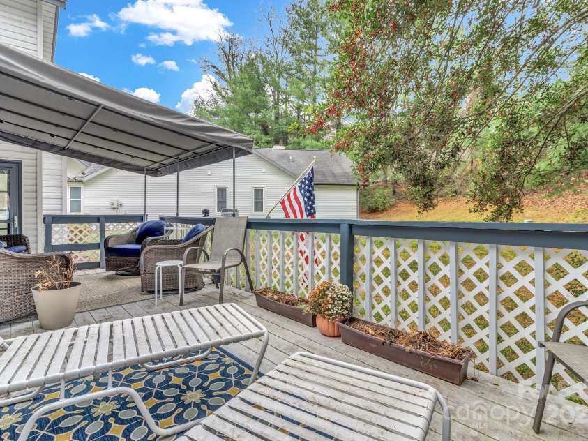 121 Cimarron Drive, Asheville, NC 28803.  MLS# CAR4323106, YatesRealty ID 2866. 