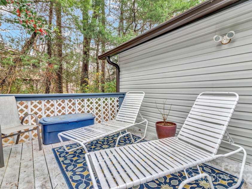 121 Cimarron Drive, Asheville, NC 28803.  MLS# CAR4323106, YatesRealty ID 2866. 