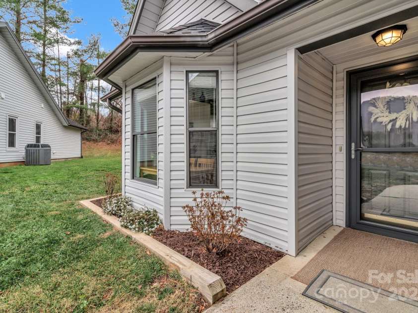 121 Cimarron Drive, Asheville, NC 28803.  MLS# CAR4323106, YatesRealty ID 2866. 