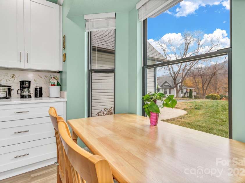 121 Cimarron Drive, Asheville, NC 28803.  MLS# CAR4323106, YatesRealty ID 2866. 