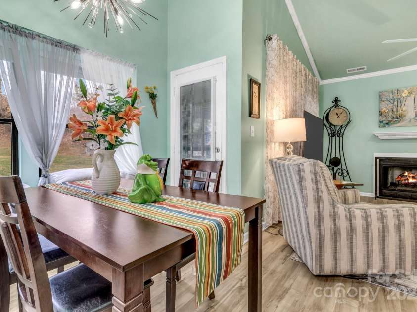 121 Cimarron Drive, Asheville, NC 28803.  MLS# CAR4323106, YatesRealty ID 2866. 
