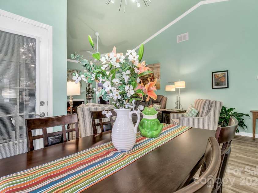 121 Cimarron Drive, Asheville, NC 28803.  MLS# CAR4323106, YatesRealty ID 2866. 