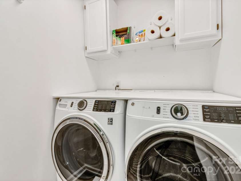 121 Cimarron Drive, Asheville, NC 28803.  MLS# CAR4323106, YatesRealty ID 2866. Laundry Closet.