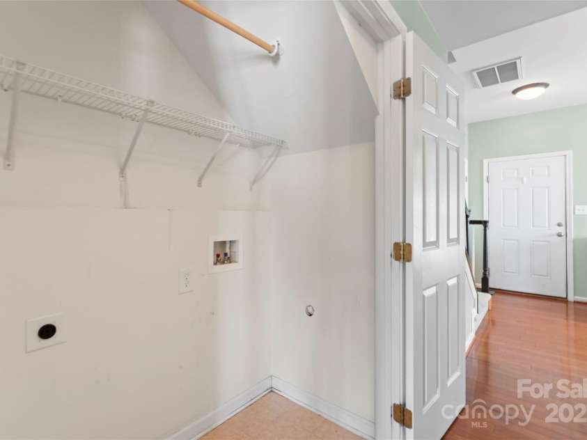 4235 Coulter Crossing, Charlotte, NC 28213.  MLS# CAR4283713, YatesRealty ID 28660. 