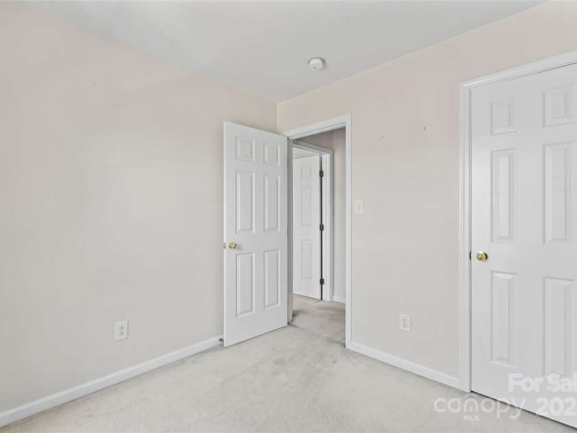 4235 Coulter Crossing, Charlotte, NC 28213.  MLS# CAR4283713, YatesRealty ID 28660. 