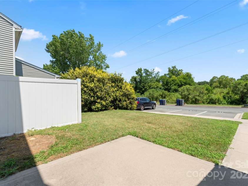 4235 Coulter Crossing, Charlotte, NC 28213.  MLS# CAR4283713, YatesRealty ID 28660. 