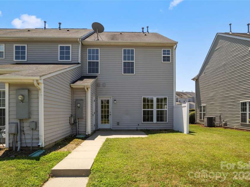 4235 Coulter Crossing, Charlotte, NC 28213.  MLS# CAR4283713, YatesRealty ID 28660. 