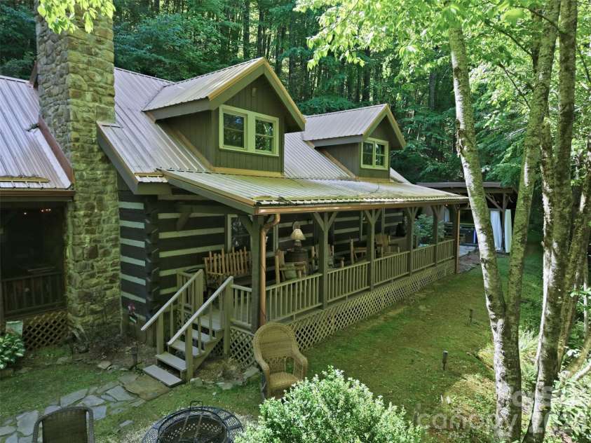 2146 Nc Highway 194 Highway, Boone, NC 28607.  MLS# CAR4388120, YatesRealty ID 28661. 