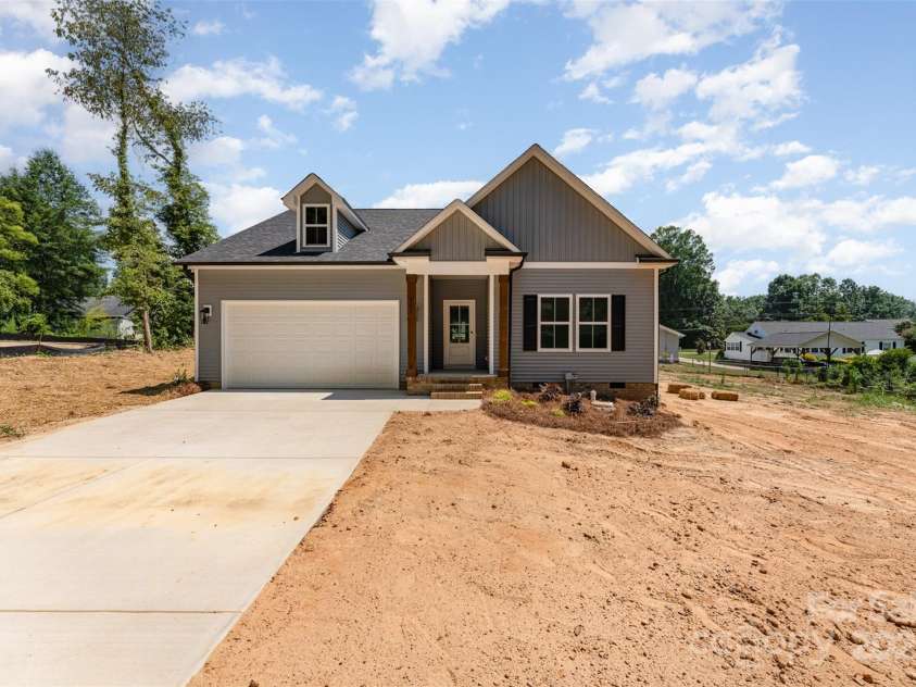 309 Walker Street, Kannapolis, NC 28081.  MLS# CAR4258549, YatesRealty ID 28661. 309 Walker St