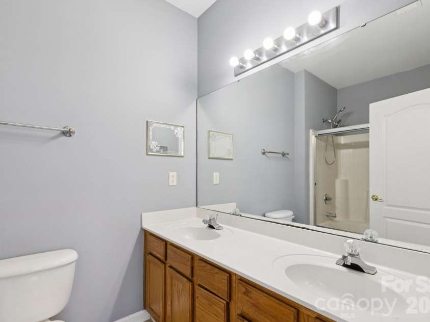 7325 Michaels Landing Drive, Charlotte, NC 28262.  MLS# CAR4330615, YatesRealty ID 28664. Primary Bathroom