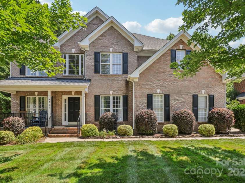 9735 Devonshire Drive, Huntersville, NC 28078.  MLS# CAR4276050, YatesRealty ID 28664. Beautiful Birkdale home