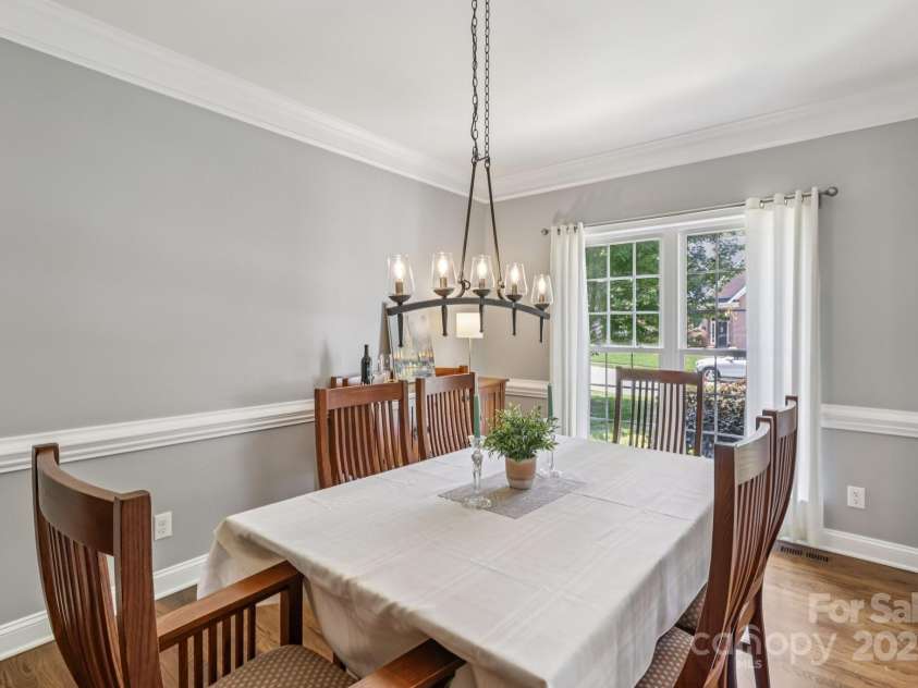 9735 Devonshire Drive, Huntersville, NC 28078.  MLS# CAR4276050, YatesRealty ID 28664. Bright entertaining space