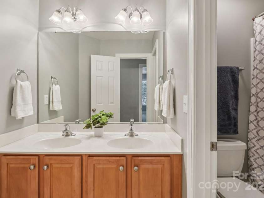 9735 Devonshire Drive, Huntersville, NC 28078.  MLS# CAR4276050, YatesRealty ID 28664. Full bath in the hallway with private shower & toilet