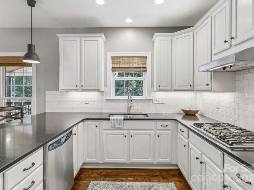 9735 Devonshire Drive, Huntersville, NC 28078.  MLS# CAR4276050, YatesRealty ID 28664. Leathered black granite countertops