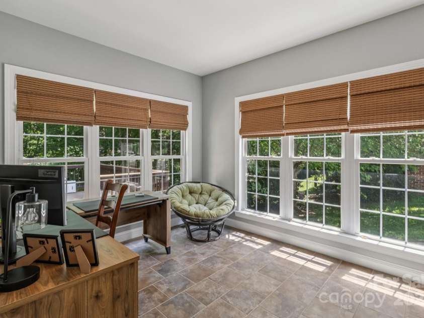 9735 Devonshire Drive, Huntersville, NC 28078.  MLS# CAR4276050, YatesRealty ID 28664. Sunny office or flex space