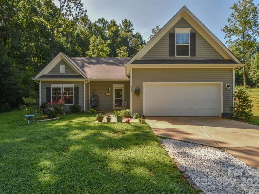 144 Bradford Lane, Statesville, NC 28625.  MLS# CAR4284385, YatesRealty ID 28665. 