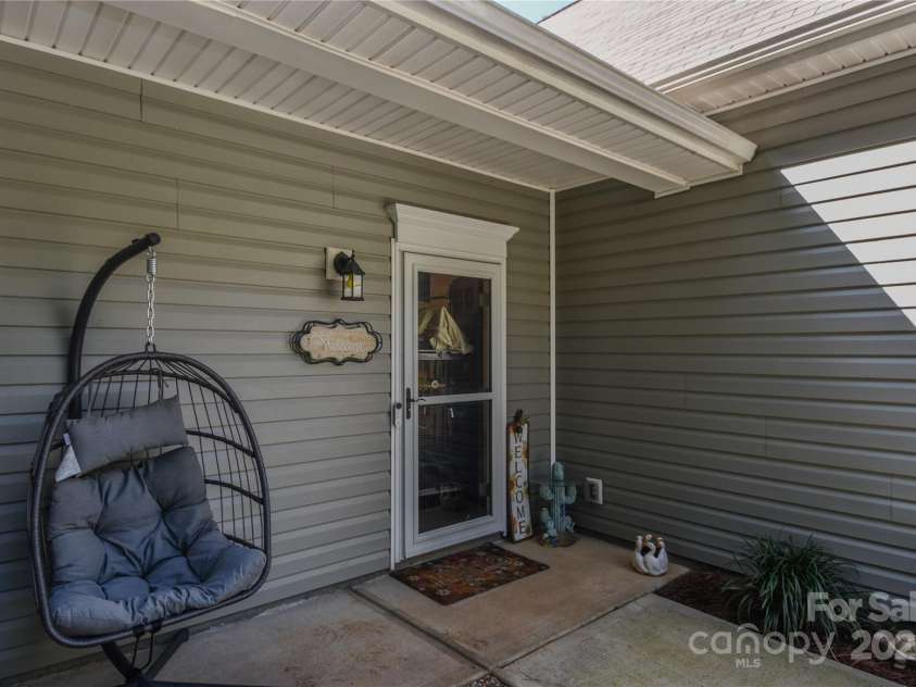 144 Bradford Lane, Statesville, NC 28625.  MLS# CAR4284385, YatesRealty ID 28665. 